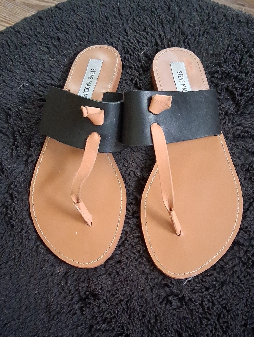 Steve Madden Black And Tan Leather Flat Thong Sandals